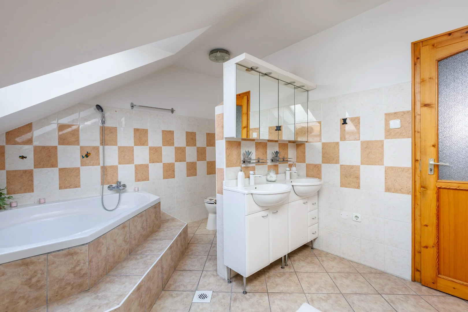 Eladó tégla lakás Esztergomban - Kép 15