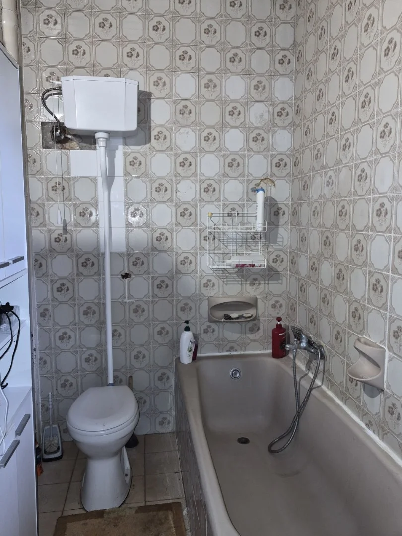 Eladó családi ház Pécsen - Kép 11