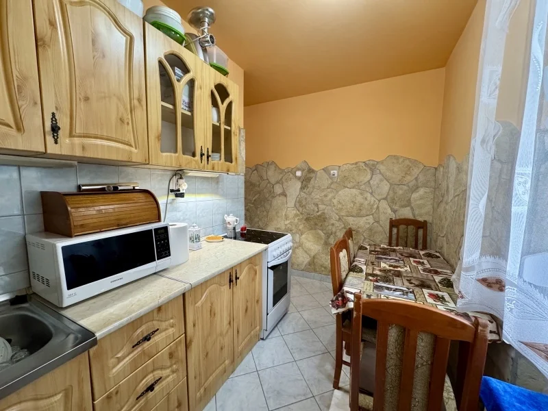 Eladó panel lakás Pécsen - Kép 2