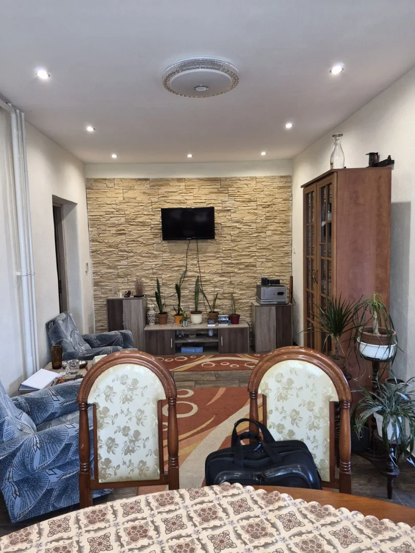 Eladó családi ház Pécsen - Kép 3