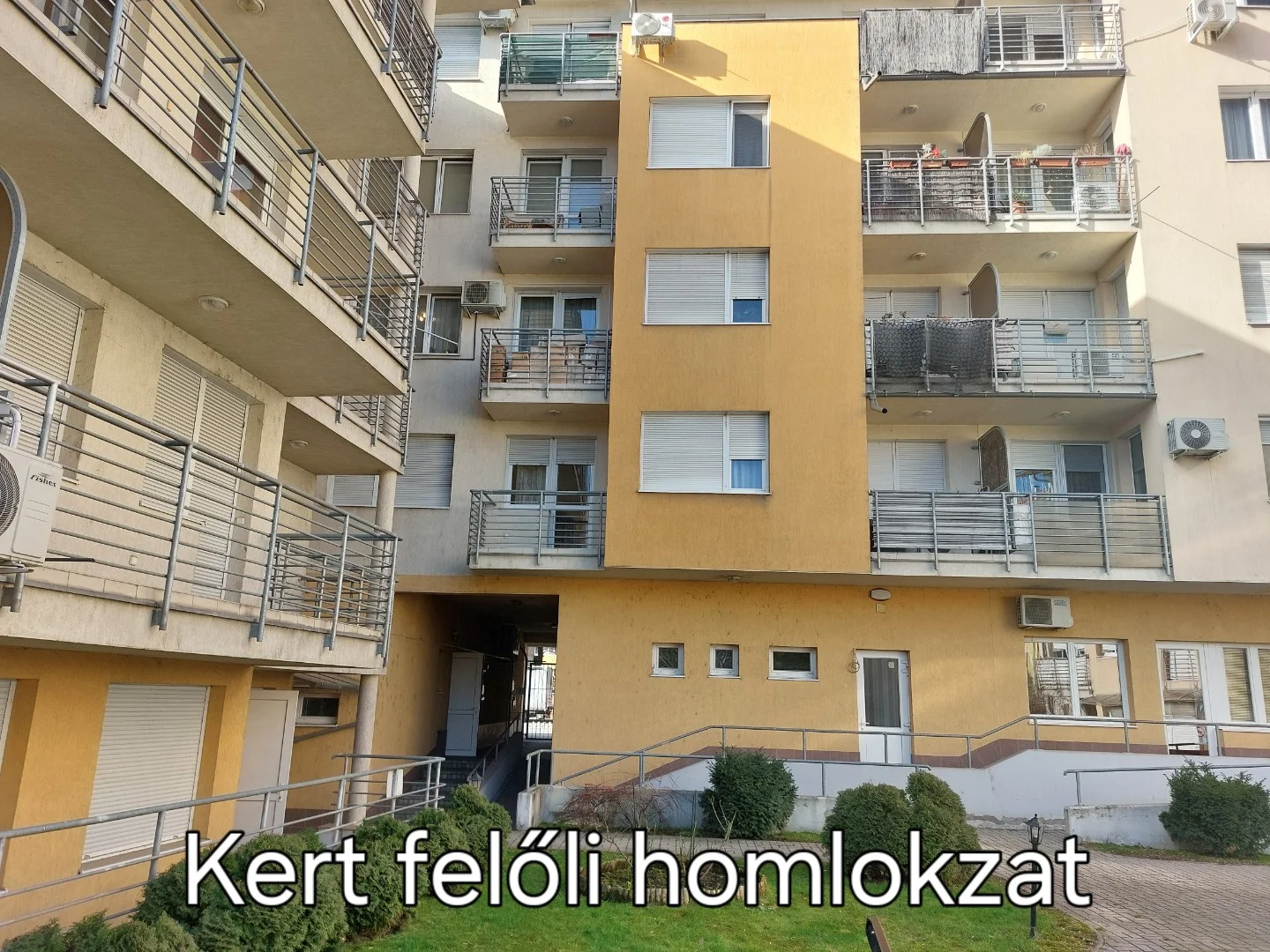 Eladó tégla lakás Budapest 03. ker.en - Kép 2
