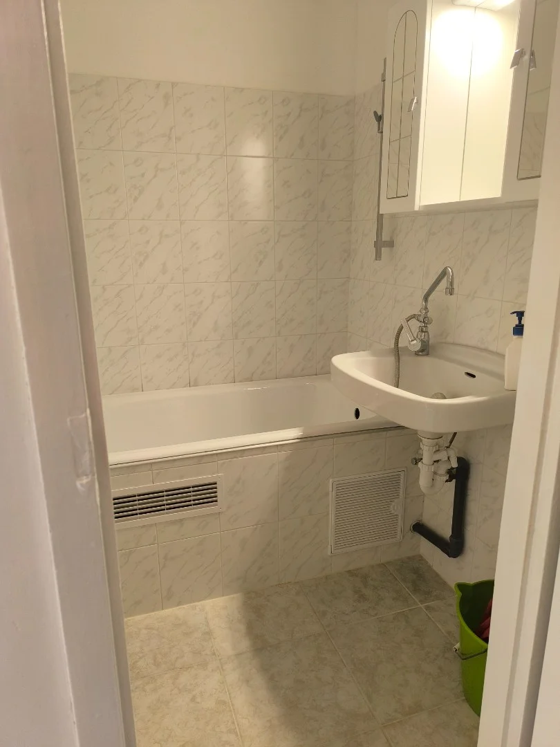 Eladó panel lakás Győrött - Kép 4