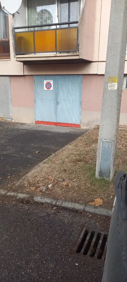 Eladó garázs garázs / beálló Pécsen