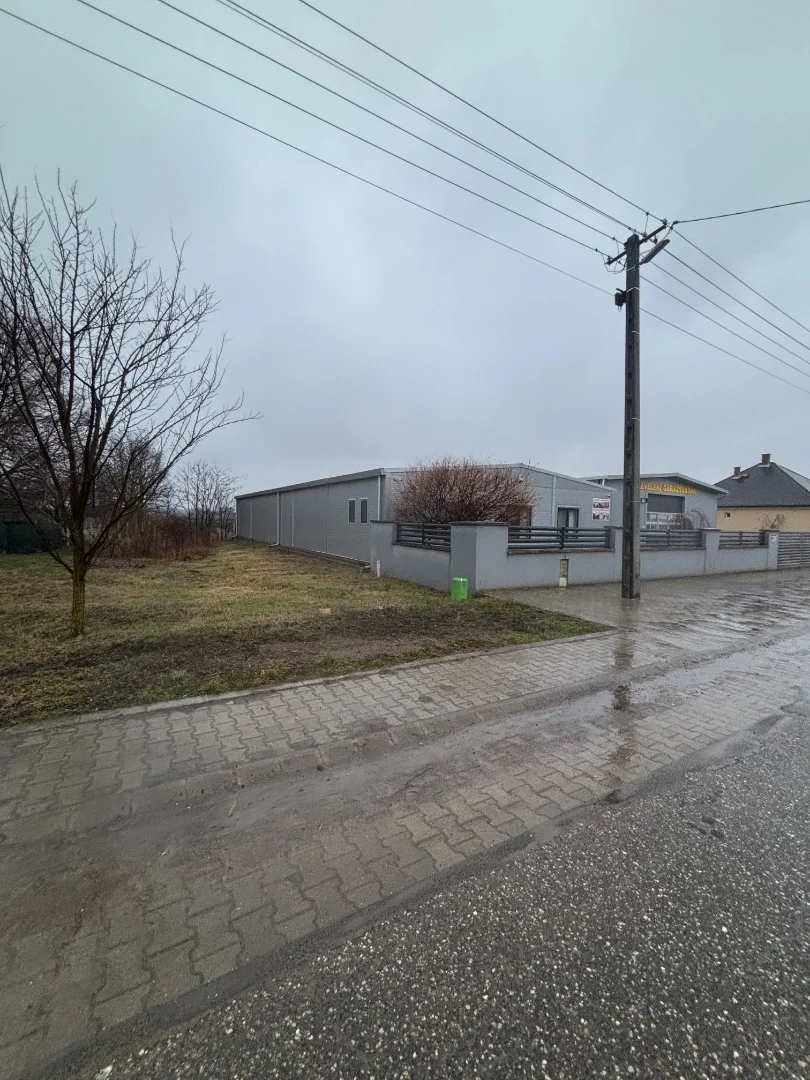 Eladó üzlet iroda / üzlet / kereskedelmi / szolgáltató Leveleken