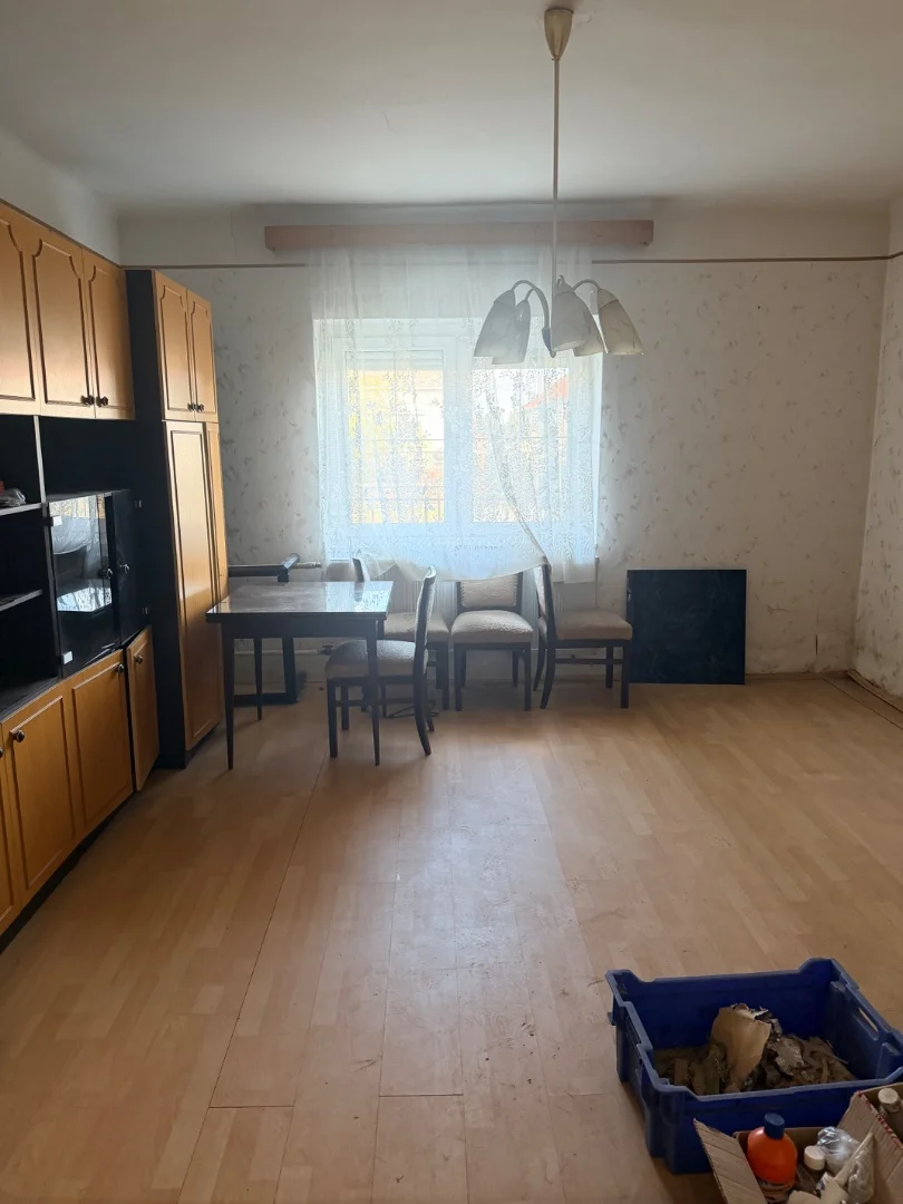 Eladó családi ház Győrött - Kép 8