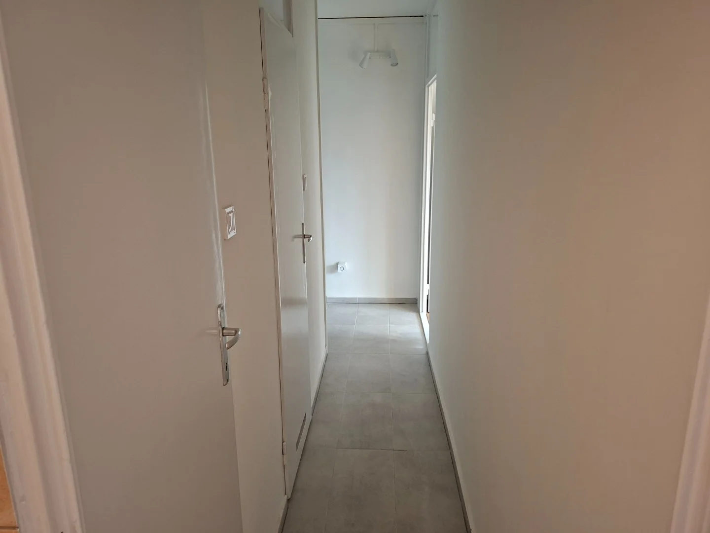 Eladó panel lakás Szolnokon - Kép 5