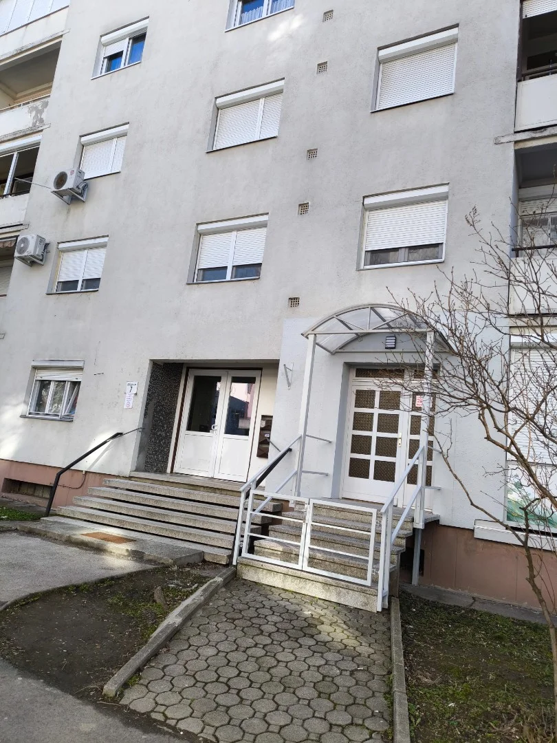 Eladó panel lakás Szekszárdon - Kép 2