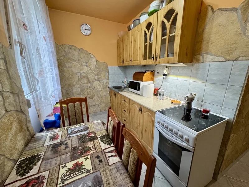 Eladó panel lakás Pécsen