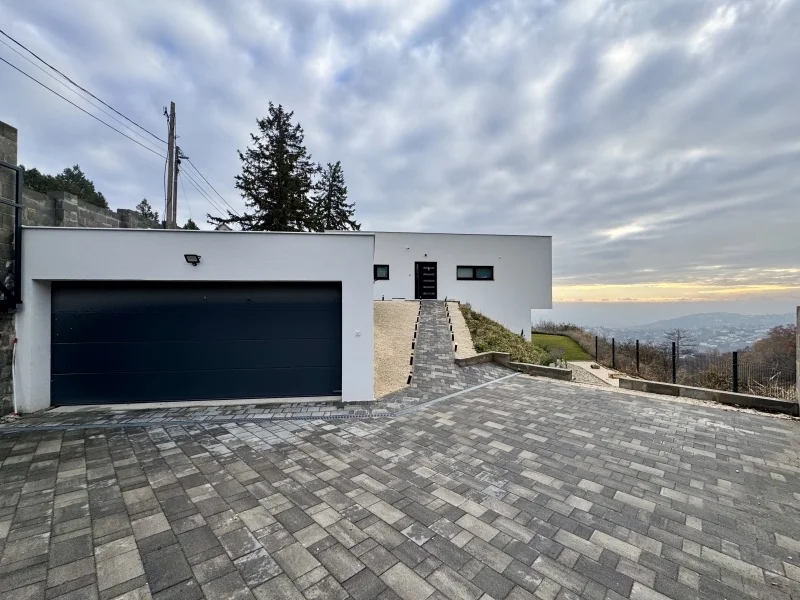 Eladó családi ház Pécsen - Kép 12