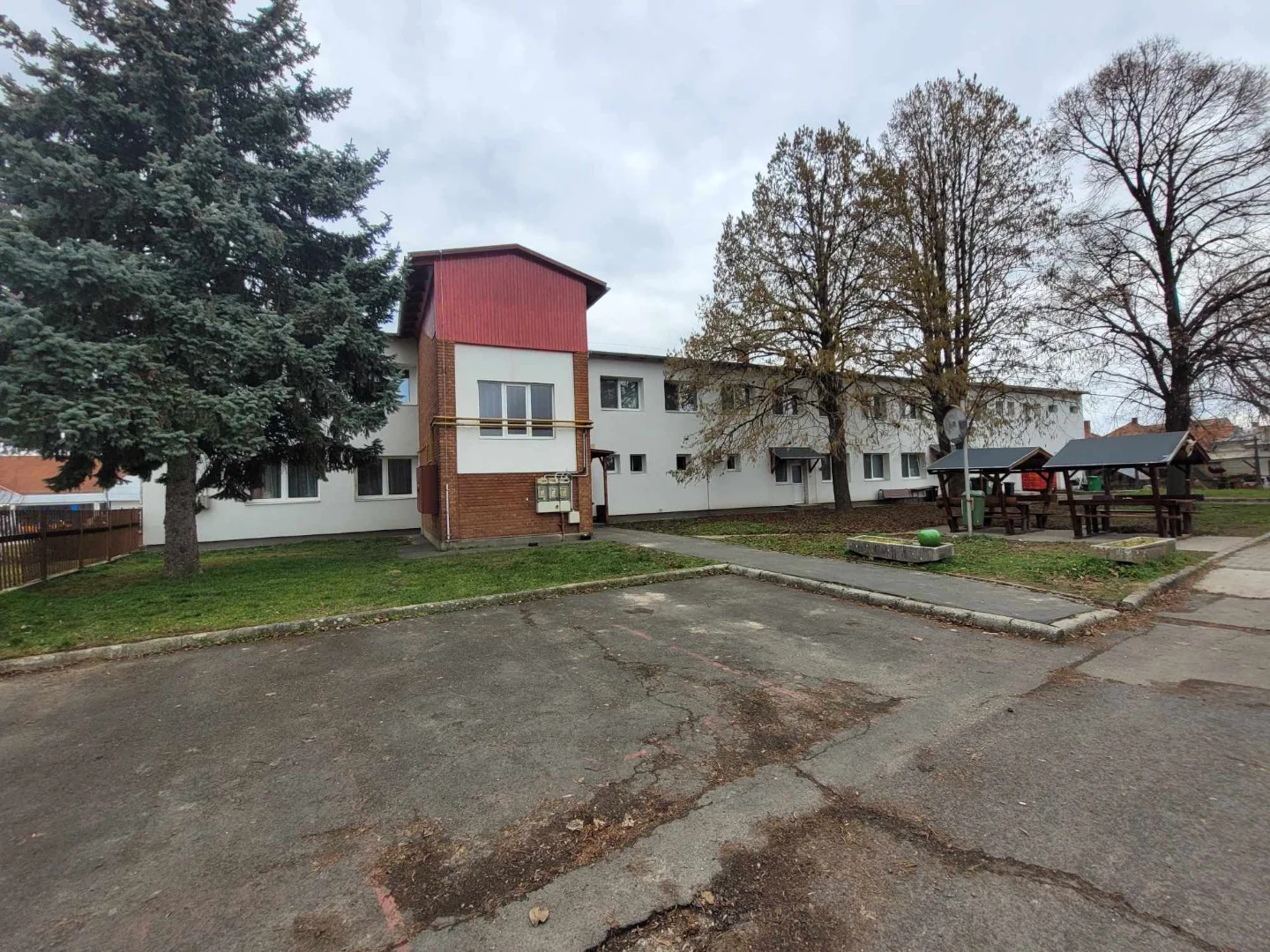 Eladó iroda iroda / üzlet / kereskedelmi / szolgáltató Dombóváron