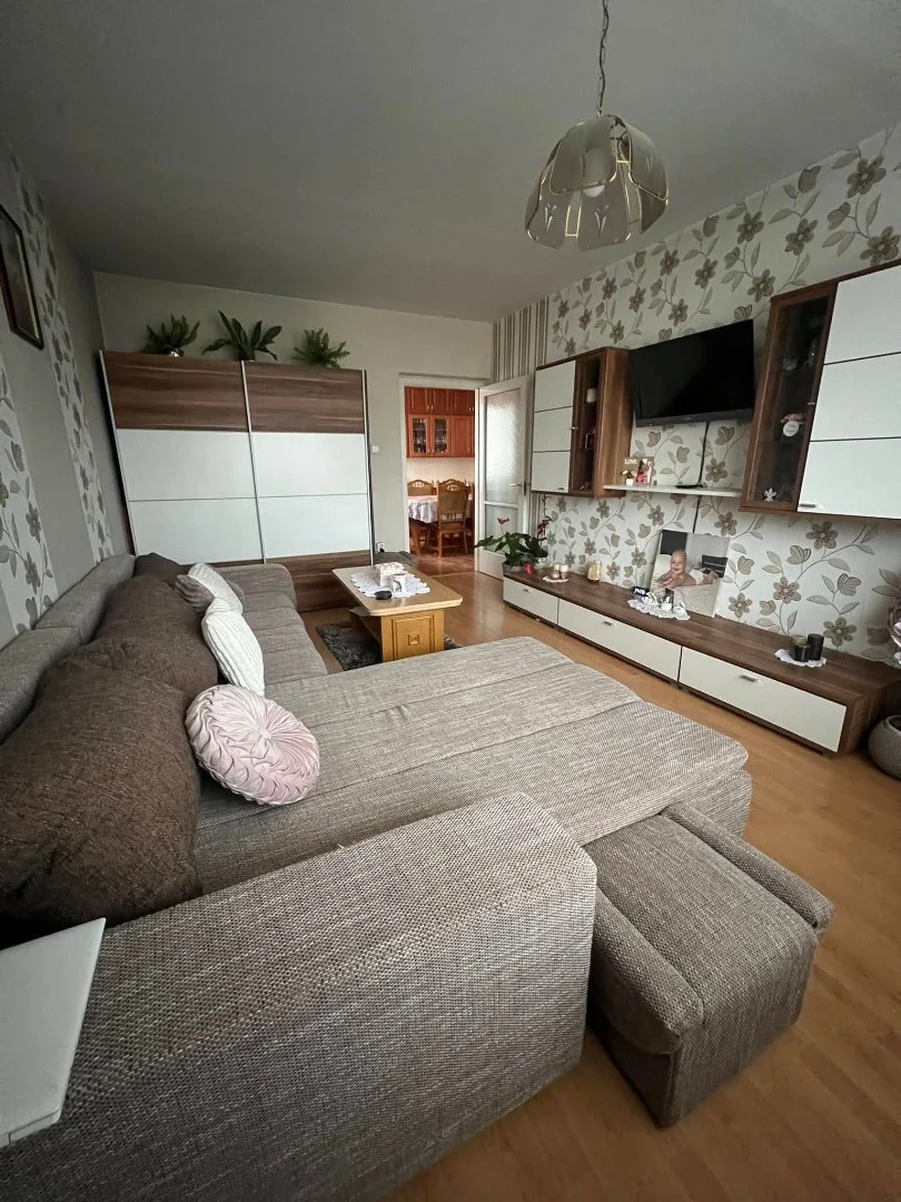 Eladó panel lakás Debrecenben - Kép 2