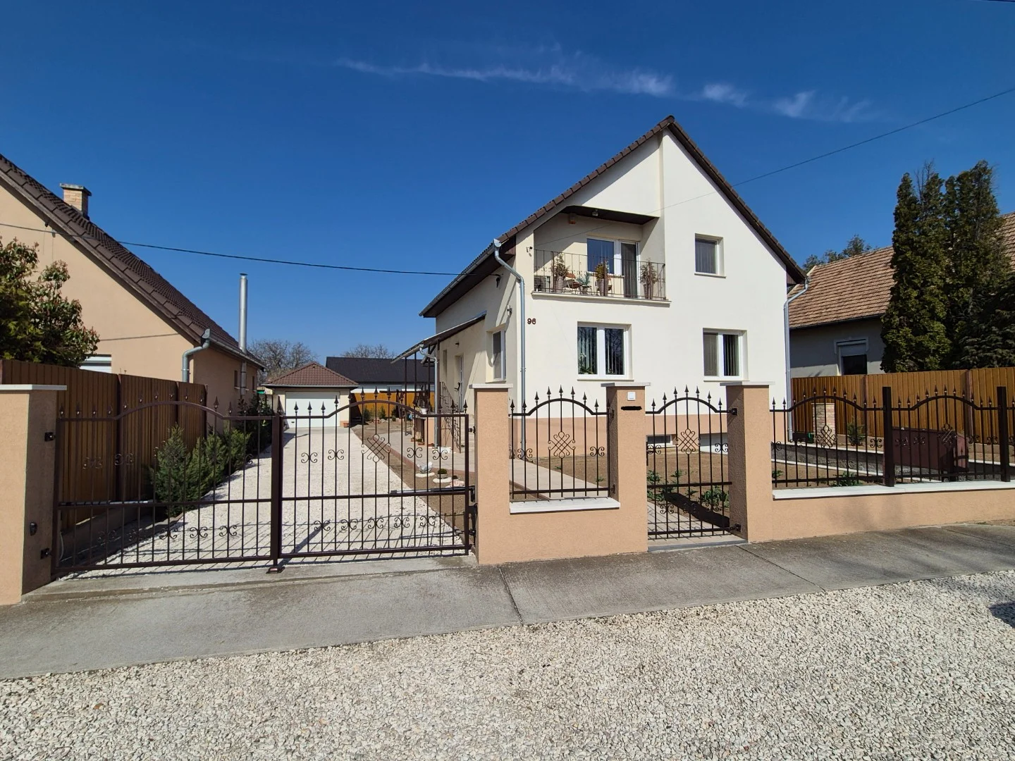 Eladó családi ház Monoron