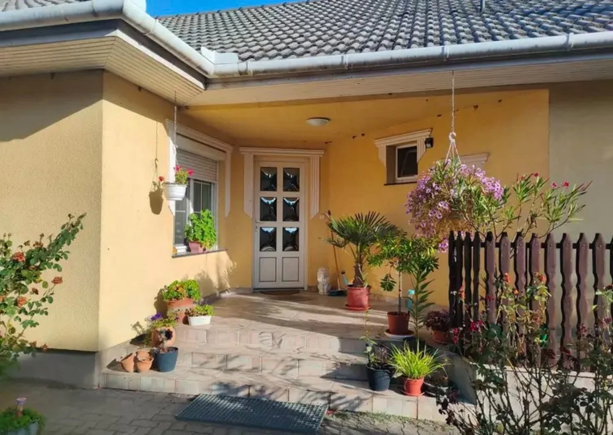 Eladó családi ház Nyíregyházán - Kép 2