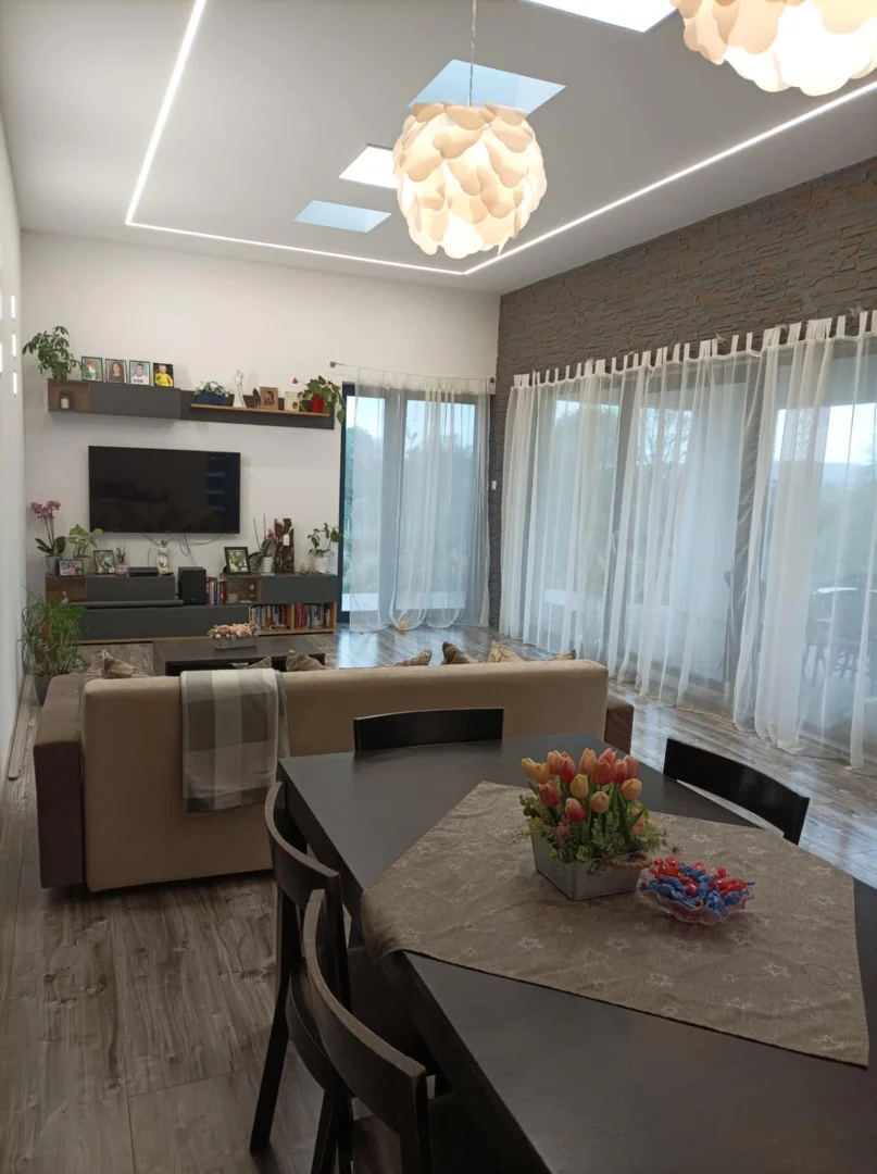 Eladó családi ház Balatonfűzfőn - Kép 9