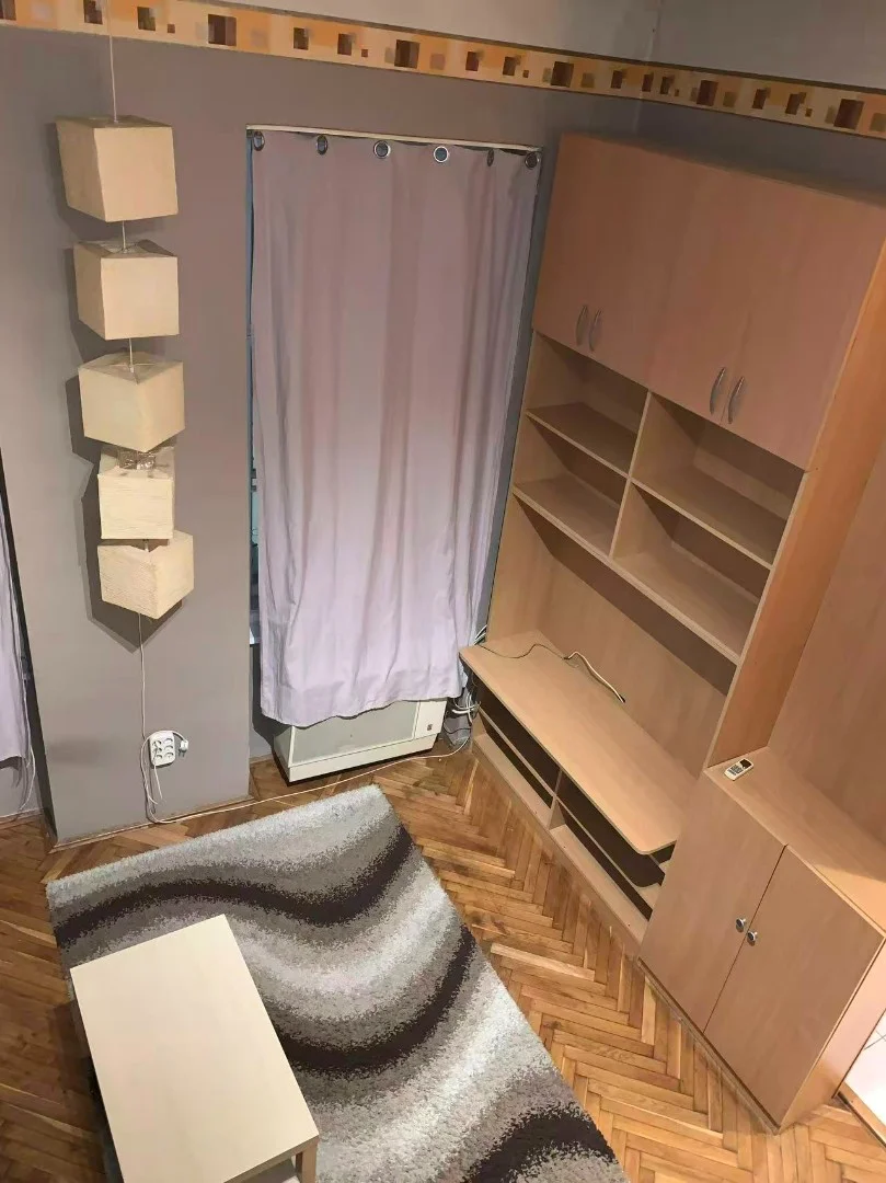 Kiadó tégla lakás Budapest 06. ker.en - Kép 2