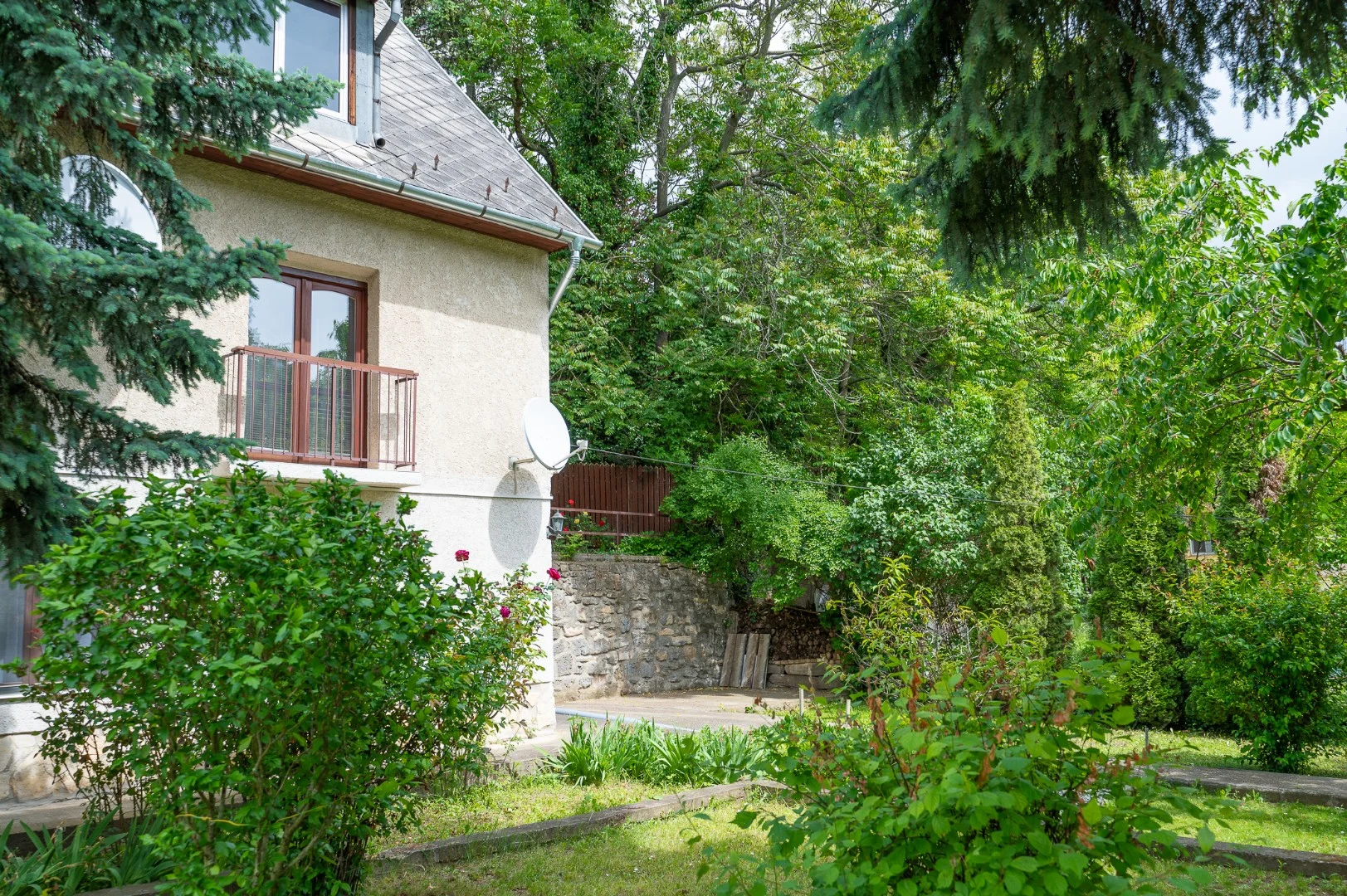 Eladó családi ház Budapest 03. ker.en - Kép 2