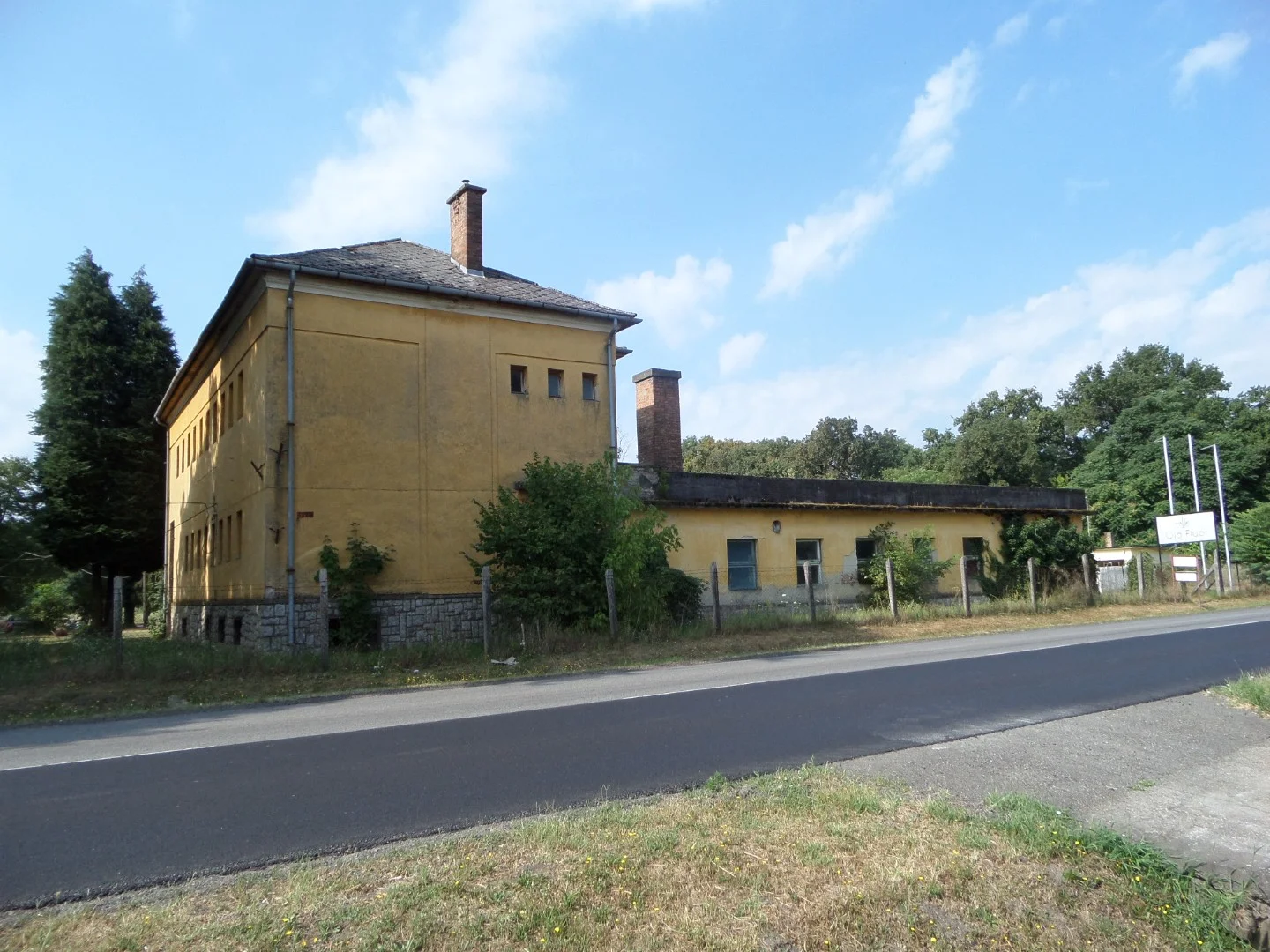 Eladó iroda iroda / üzlet / kereskedelmi / szolgáltató Darányon - Kép 2