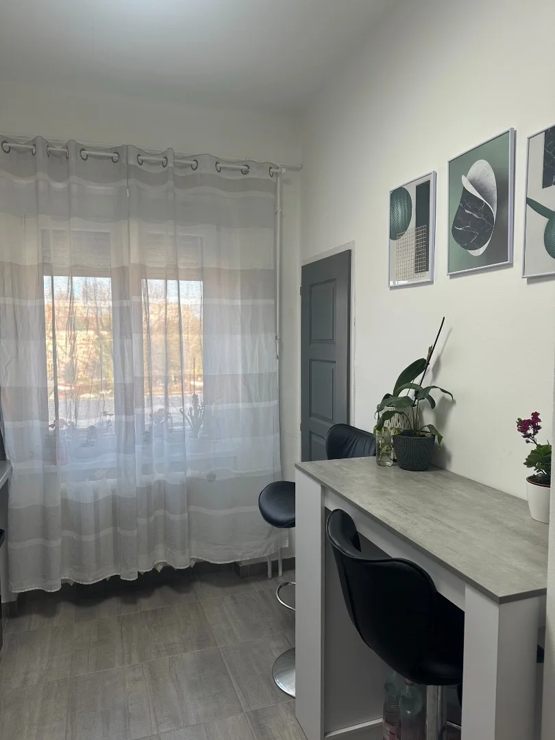 Eladó tégla lakás Dunaújvárosban - Kép 2