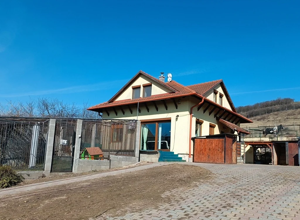 Eladó családi ház Rádon