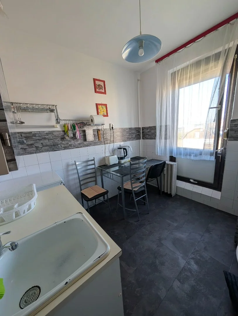 Eladó panel lakás Pécsen - Kép 2