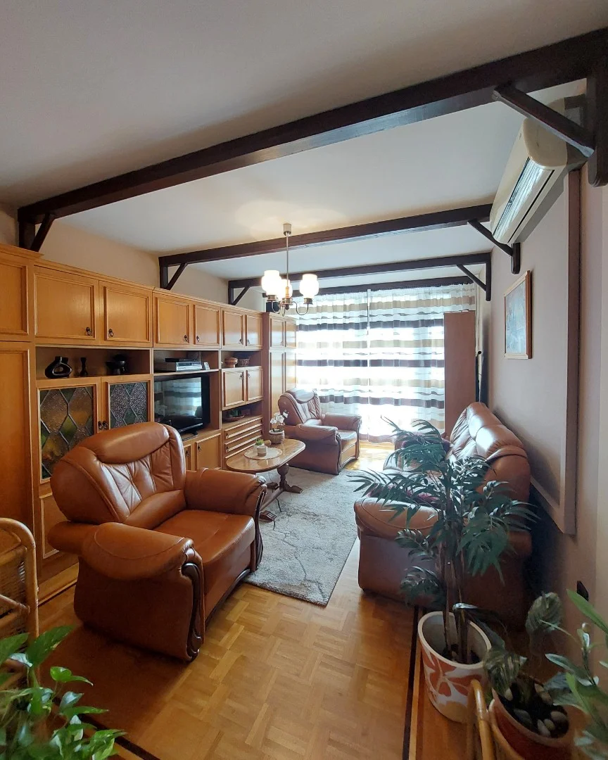 Eladó panel lakás Pécsen - Kép 2