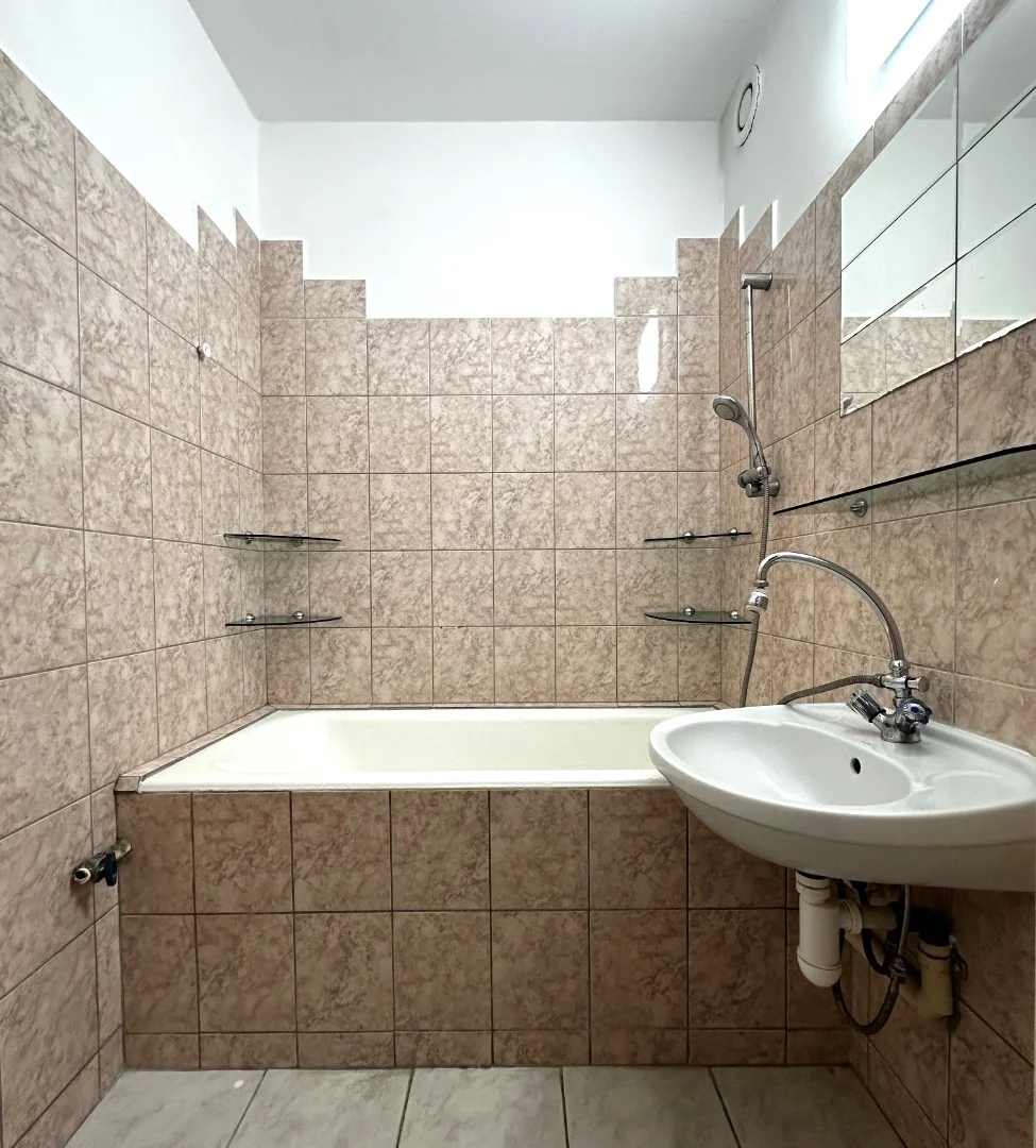 Eladó panel lakás Pécsen - Kép 9