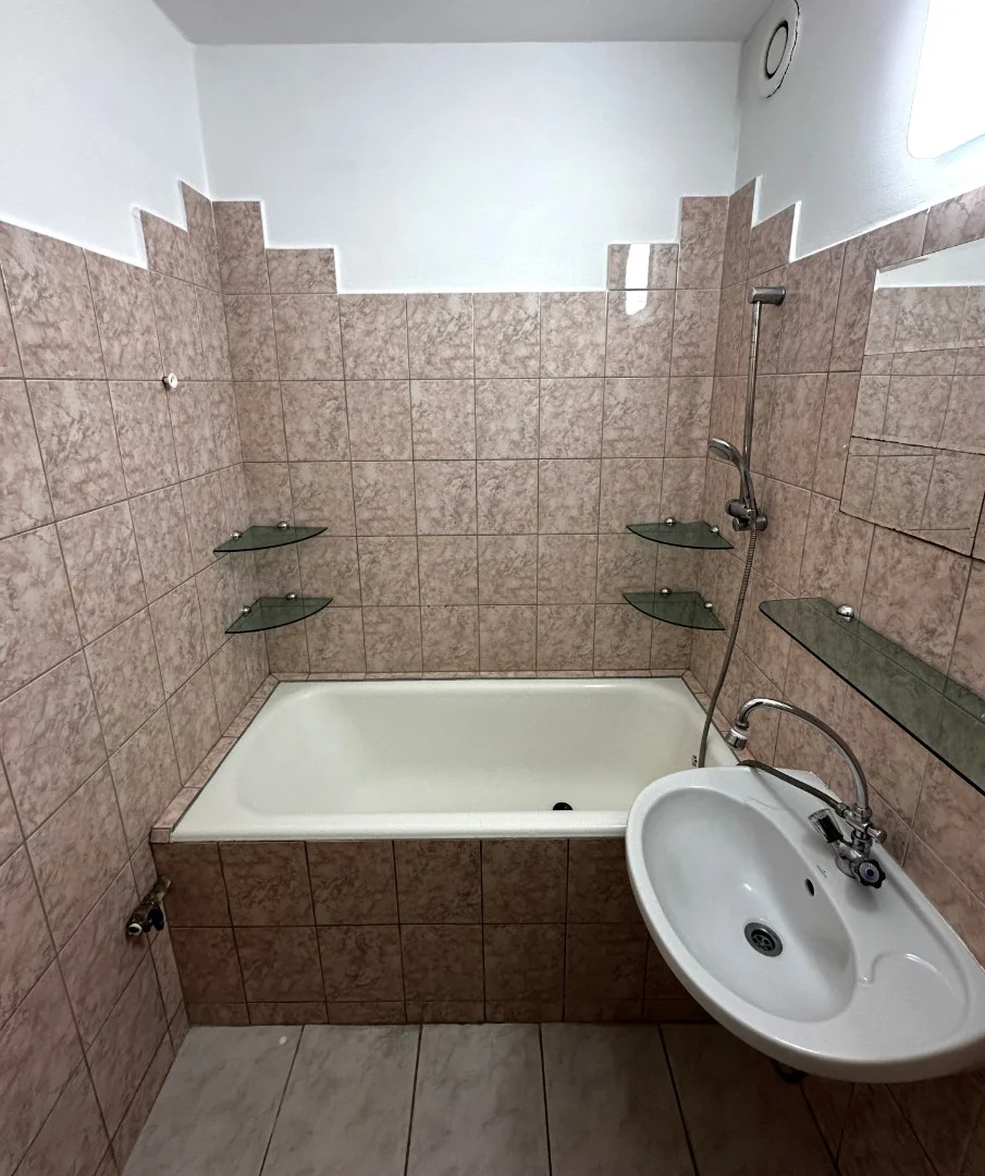 Eladó panel lakás Pécsen - Kép 10