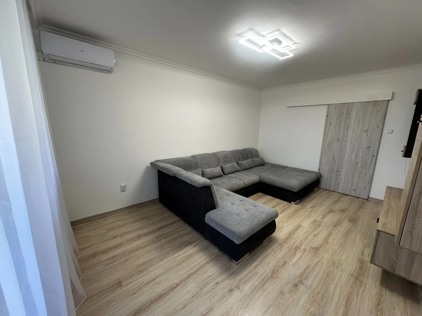 Kiadó panel lakás Debrecenben - Kép 2