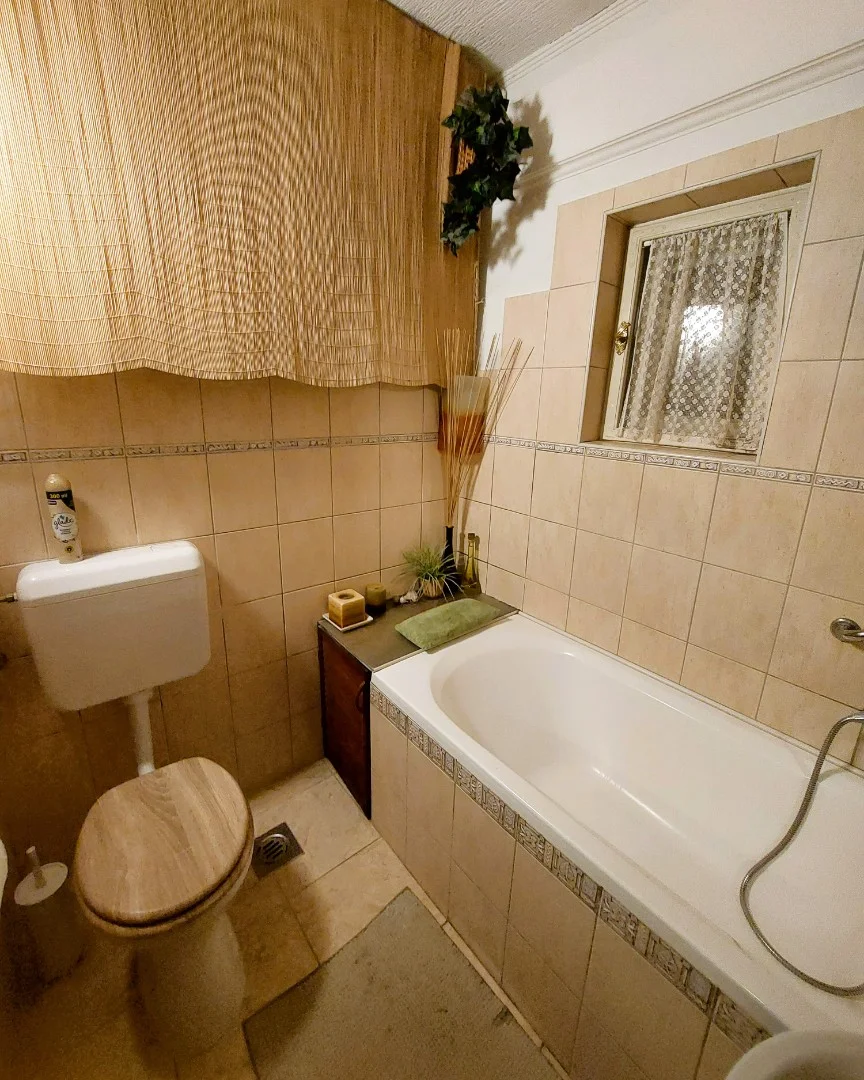 Eladó családi ház Pécsen - Kép 18