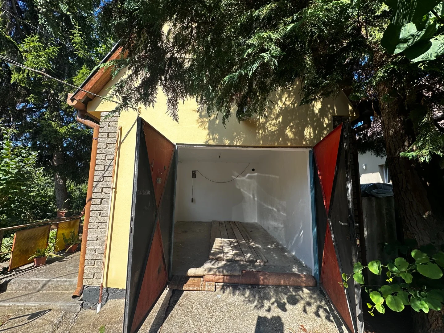 Eladó családi ház Pécsen - Kép 2