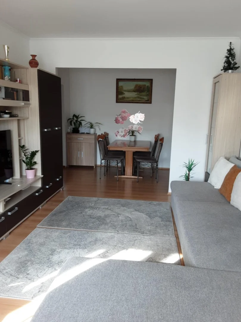 Eladó panel lakás Székesfehérváron - Kép 2