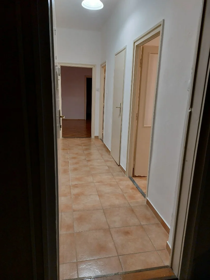 Eladó tégla lakás Pécsen - Kép 3