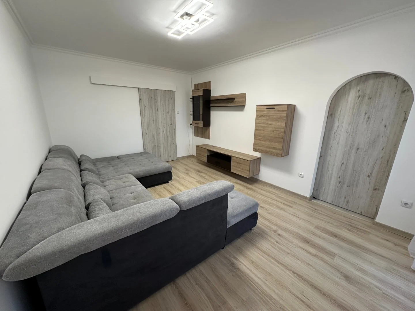 Kiadó panel lakás Debrecenben