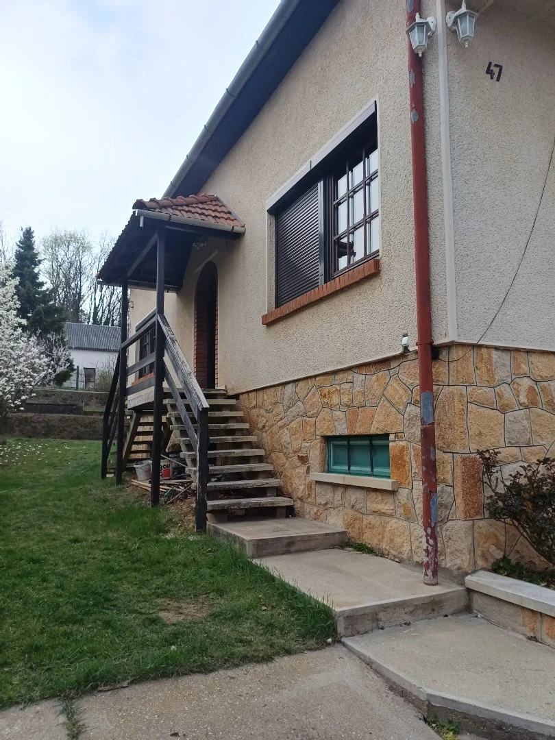 Eladó családi ház Pécelen