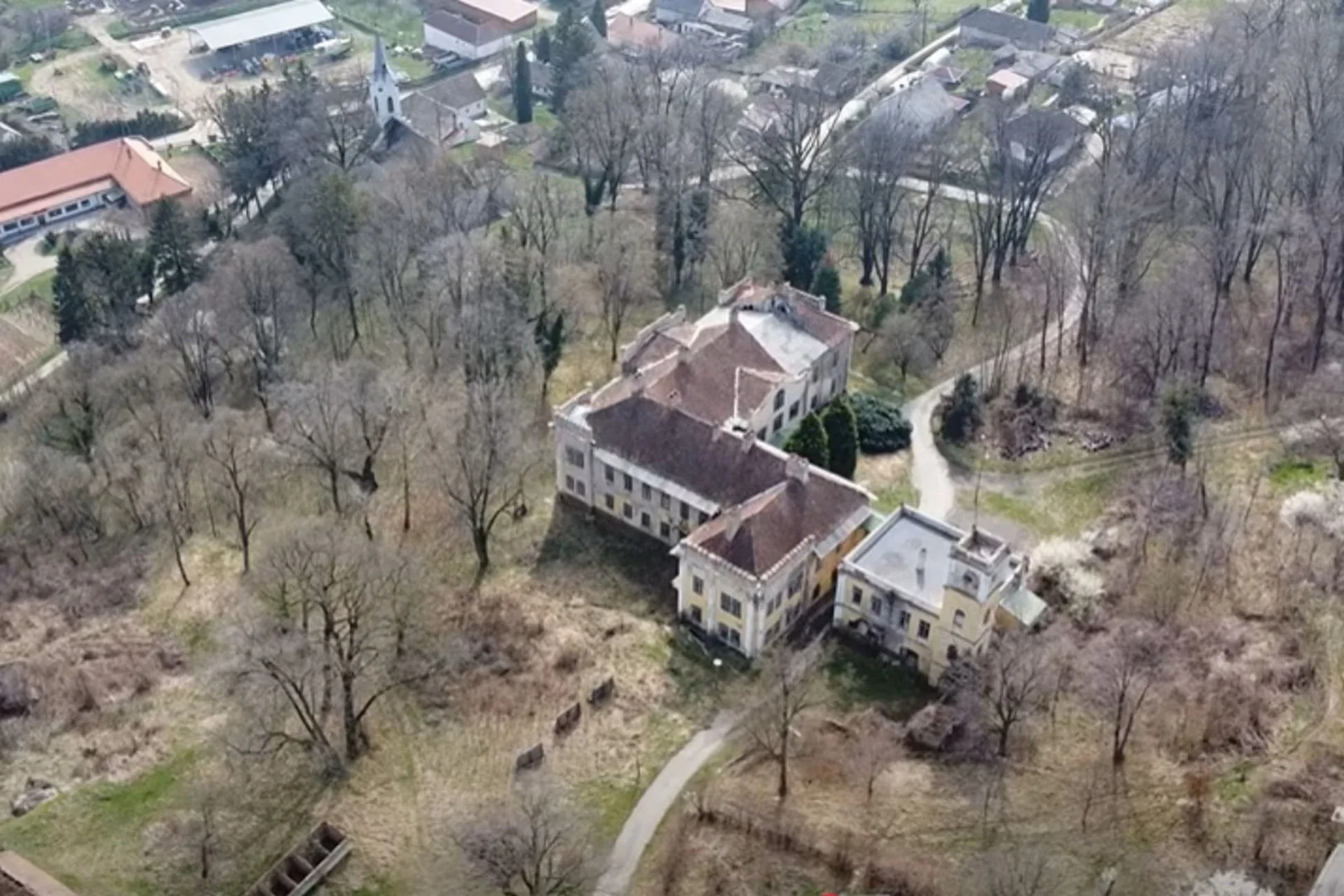 Eladó intézmény iroda / üzlet / kereskedelmi / szolgáltató Bakócan