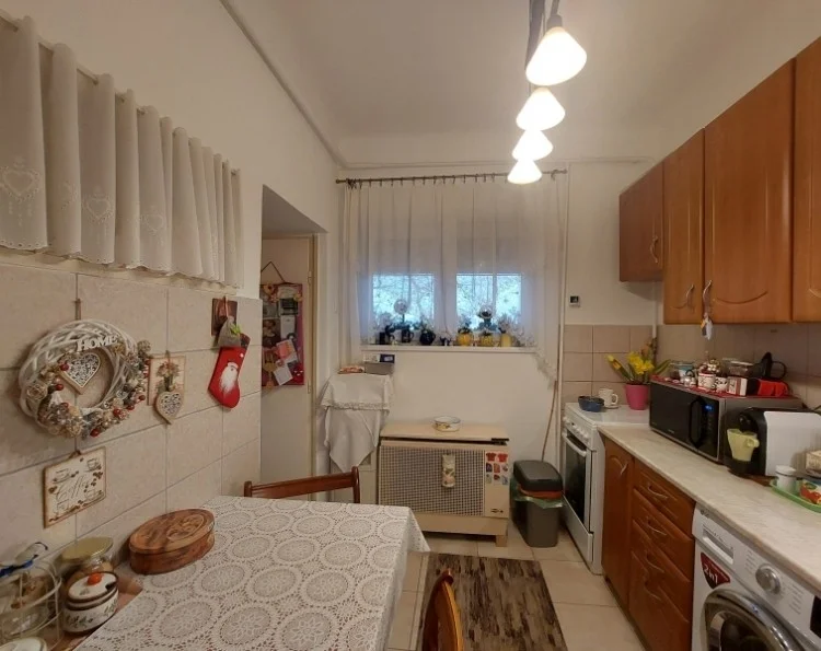 Eladó tégla lakás Pécsen - Kép 9