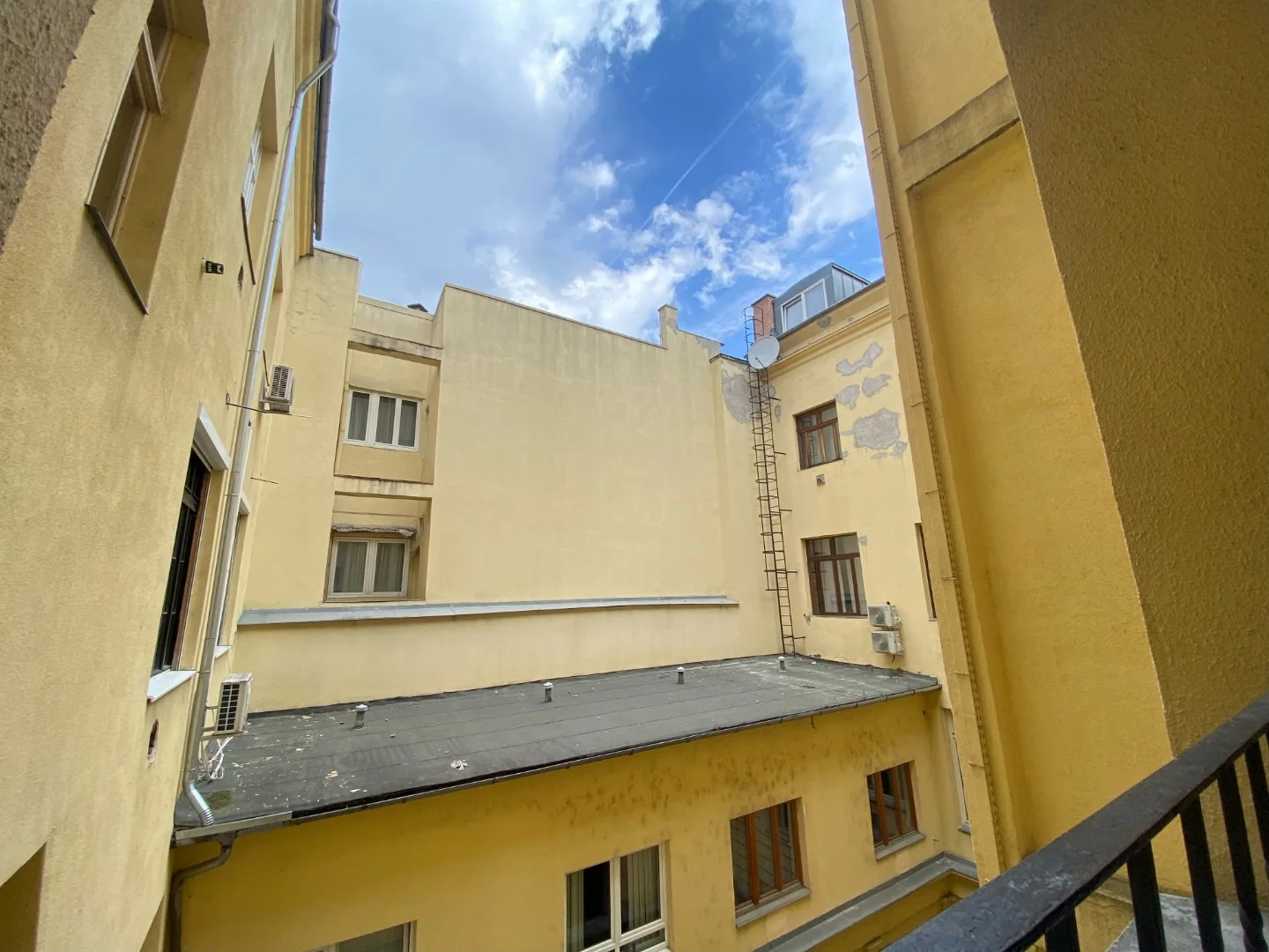 Eladó tégla lakás Budapest 06. ker.en - Kép 9