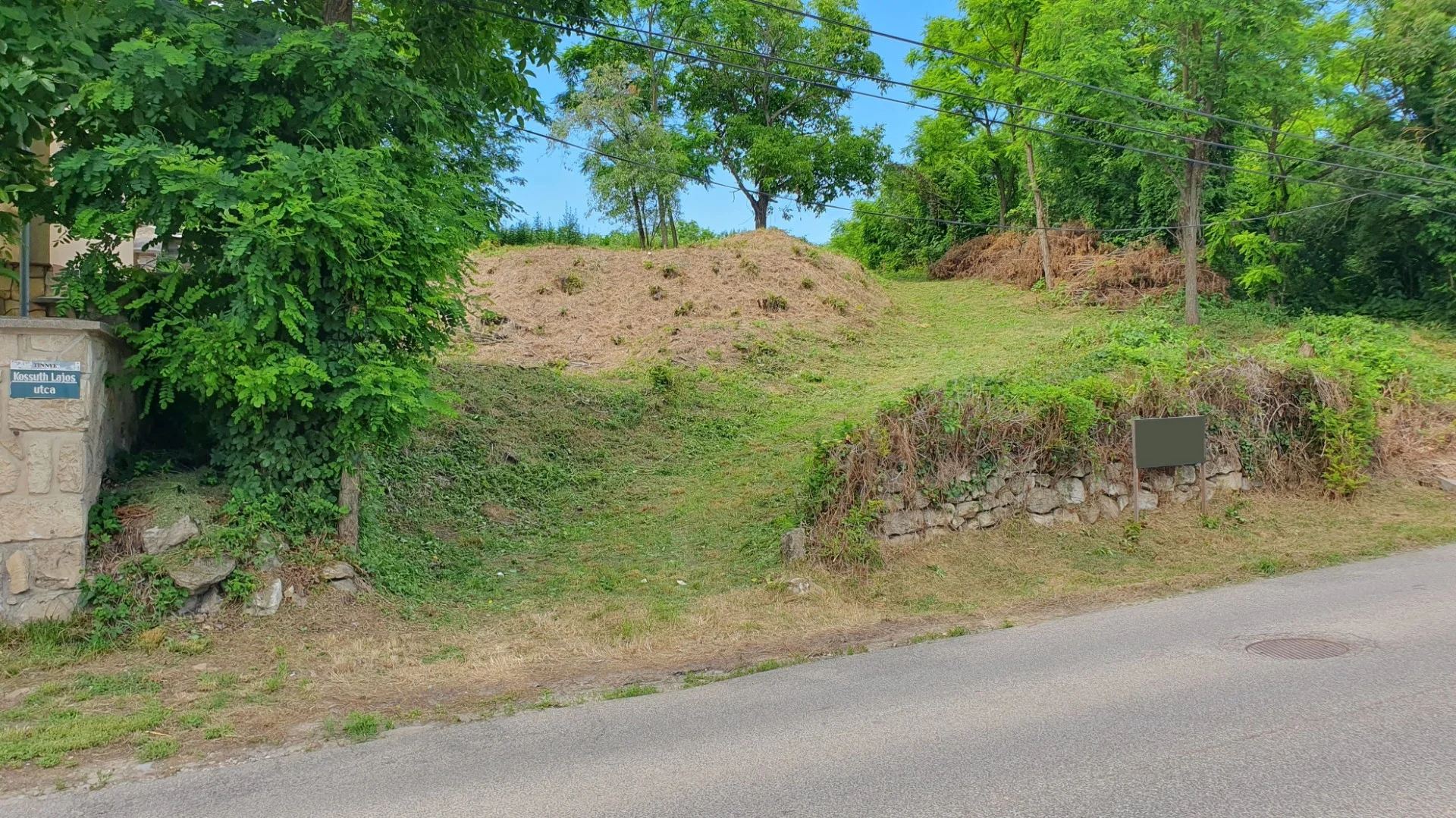 Eladó építési telek Tinnyen