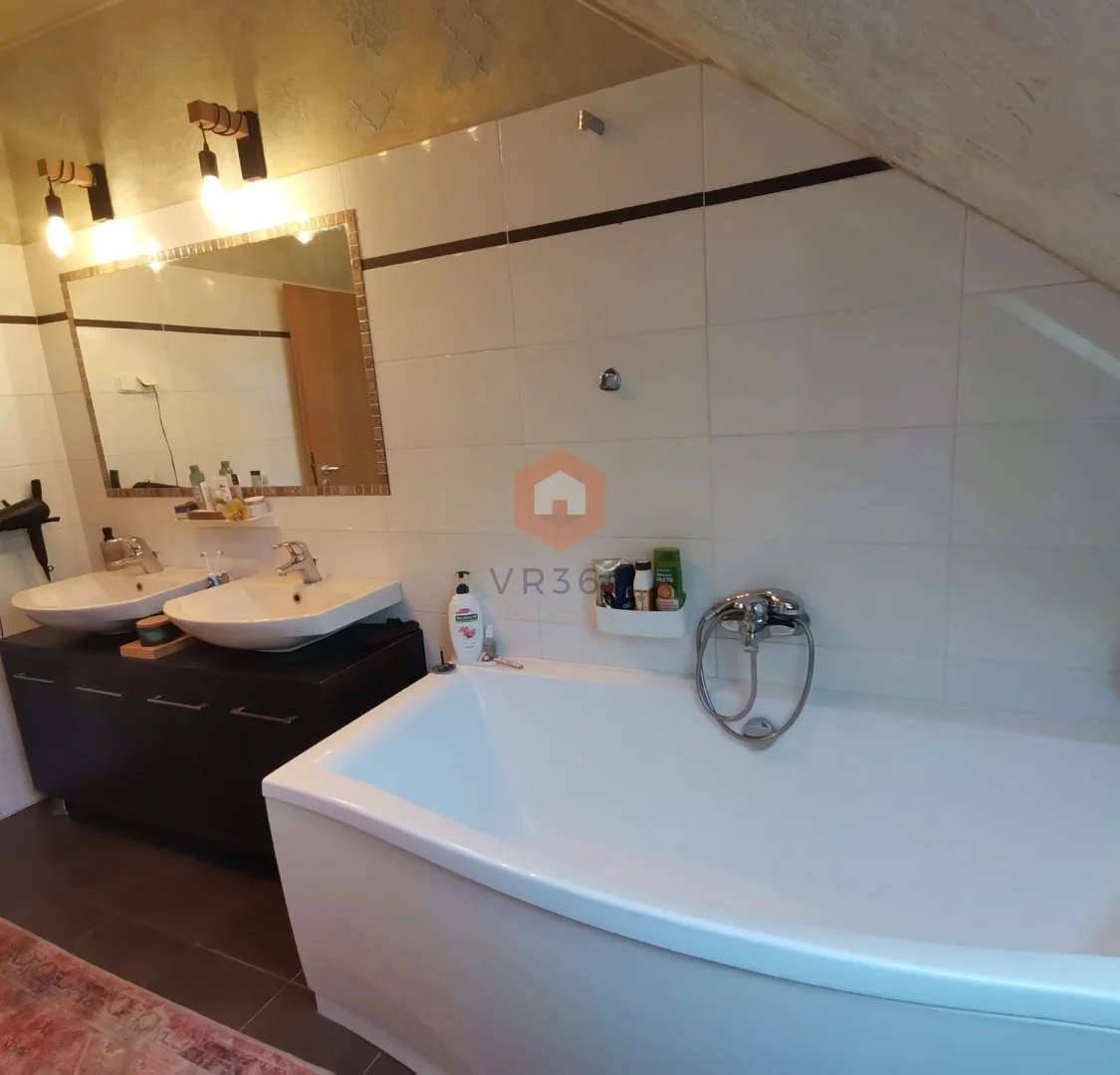 Eladó tégla lakás Pécsen - Kép 8