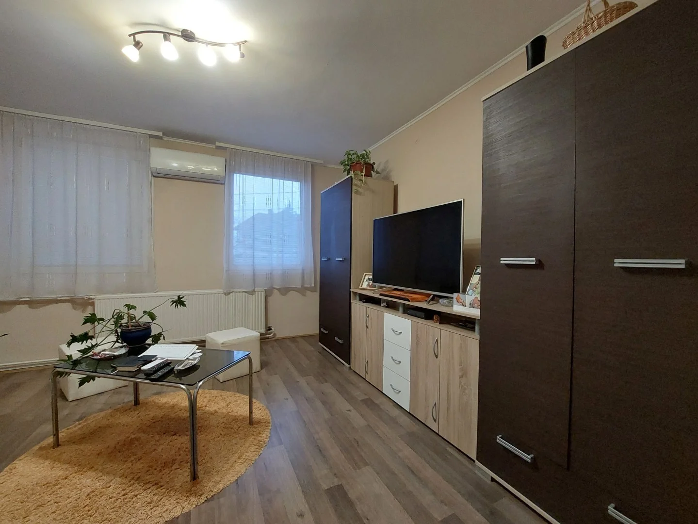 Eladó családi ház Pécsen - Kép 11