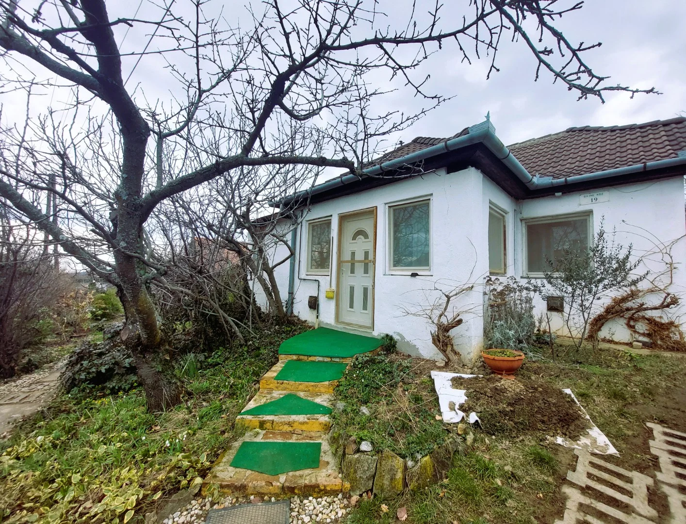 Eladó családi ház Pécsen - Kép 2