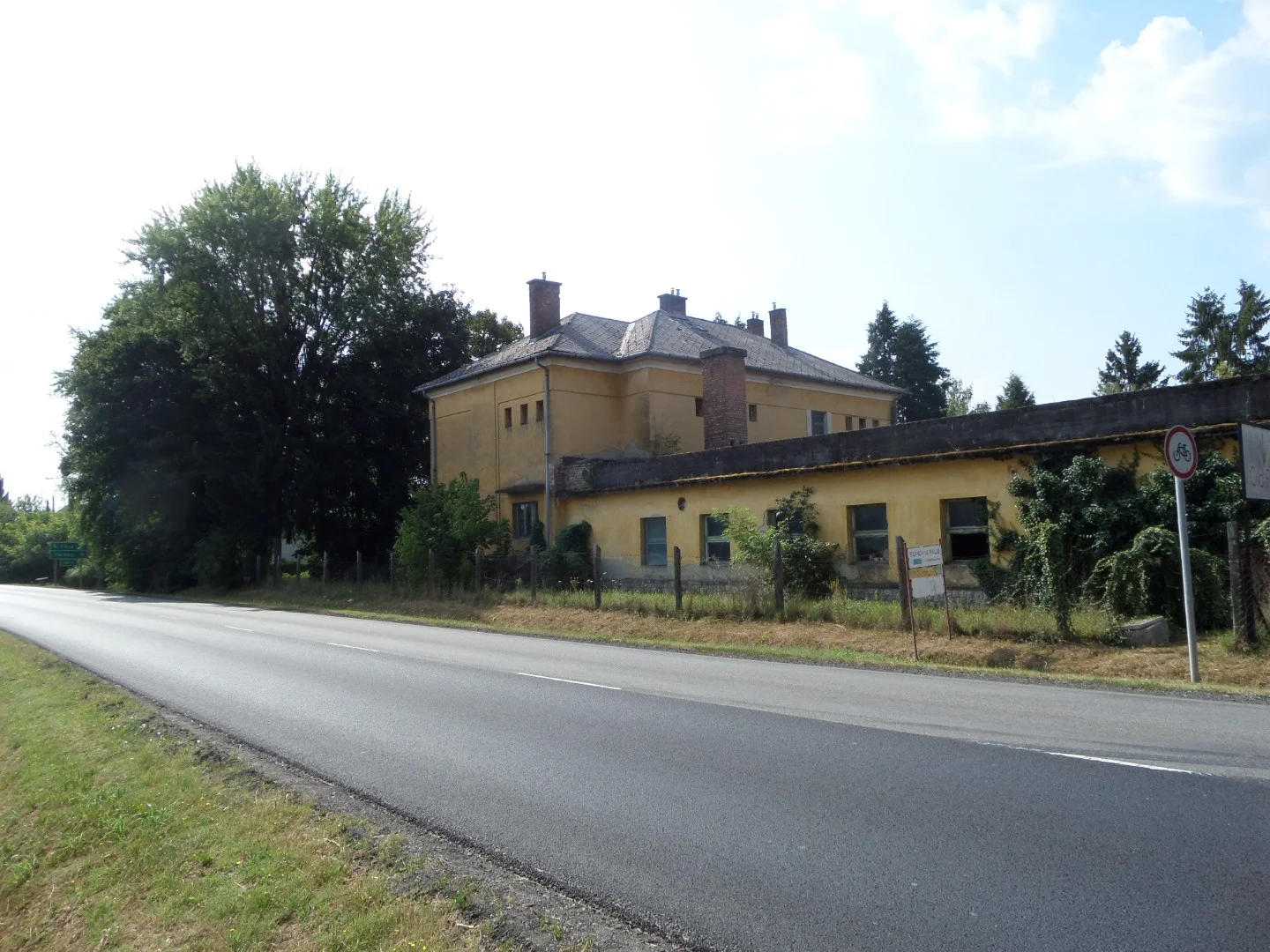 Eladó iroda iroda / üzlet / kereskedelmi / szolgáltató Darányon