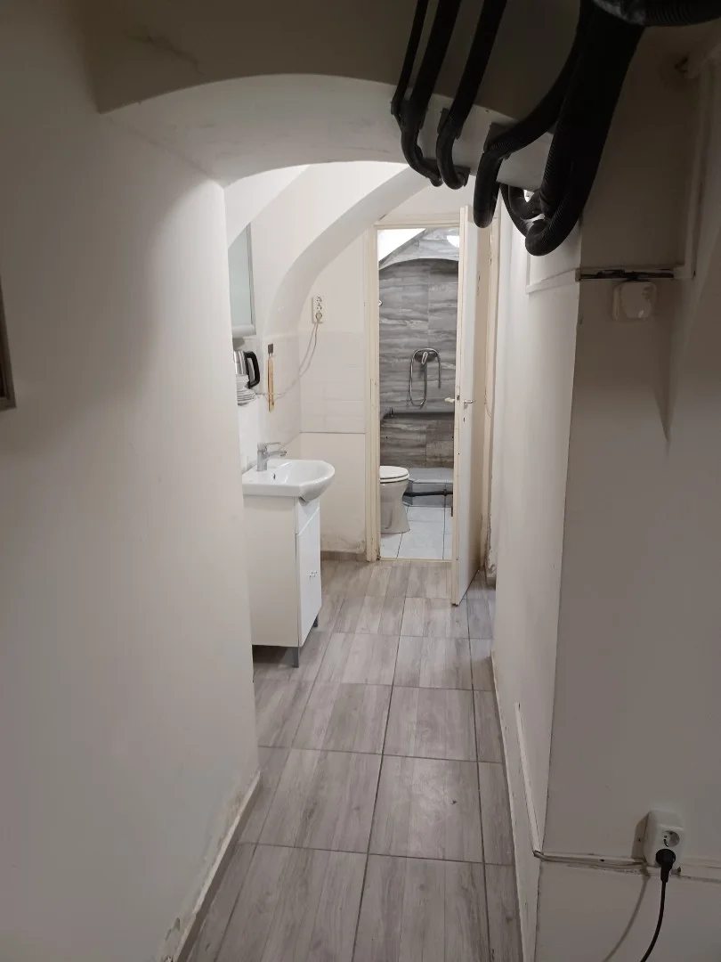 Eladó üzlet iroda / üzlet / kereskedelmi / szolgáltató Budapest 07. ker.en - Kép 3