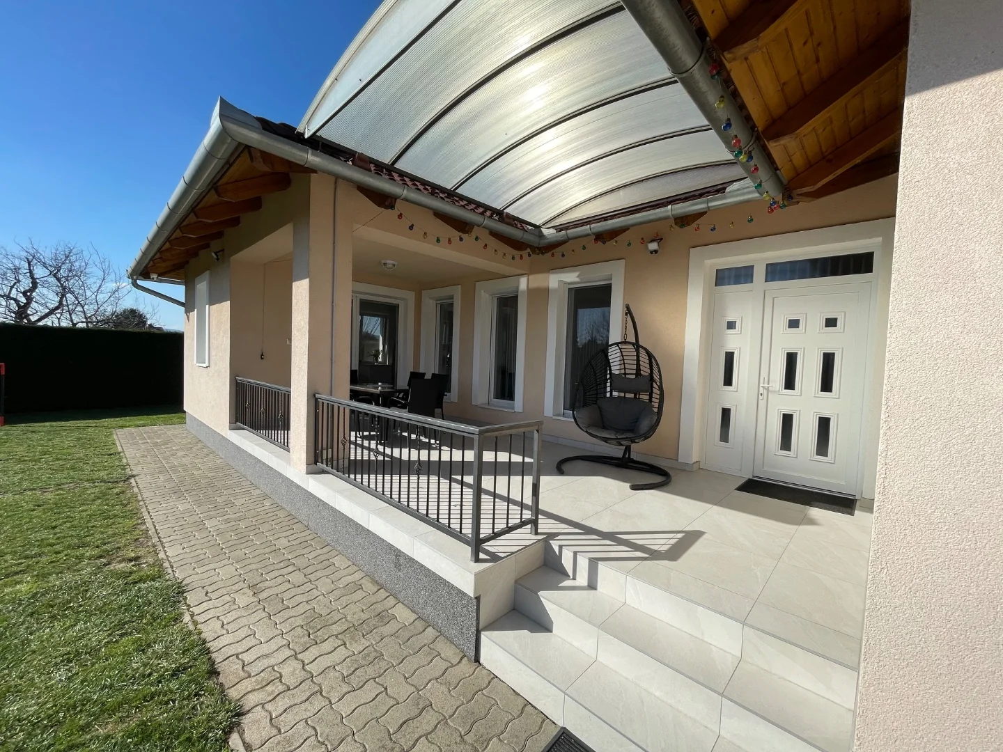 Eladó családi ház Pécsen - Kép 2