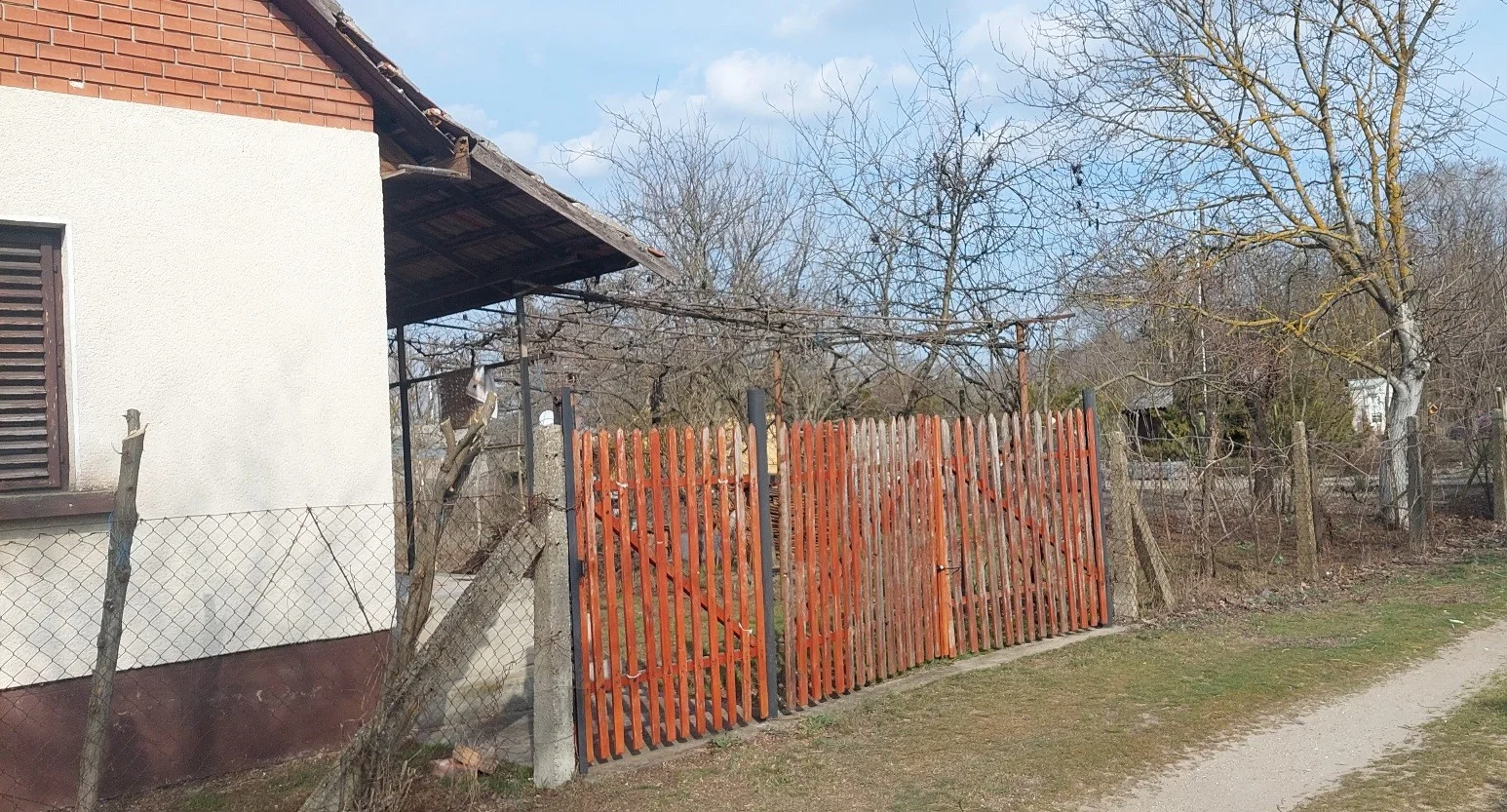 Eladó zárt kert mezőgazdaság Csemőn