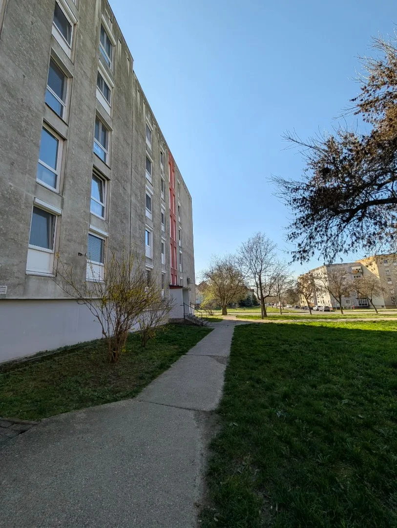 Eladó panel lakás Pécsen - Kép 10