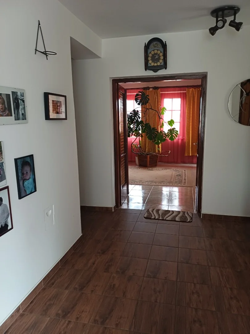 Eladó családi ház Pécelen - Kép 10