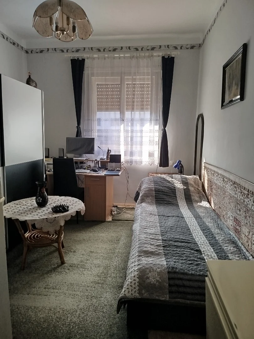 Eladó családi ház Pécsen - Kép 2