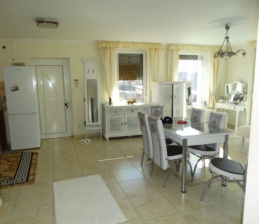 Eladó családi ház Rádon - Kép 2