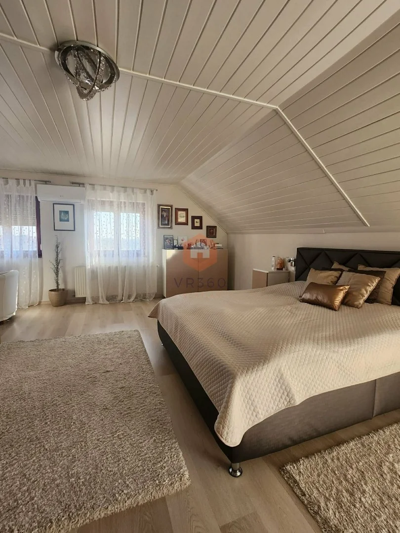 Eladó családi ház Pécsen - Kép 10